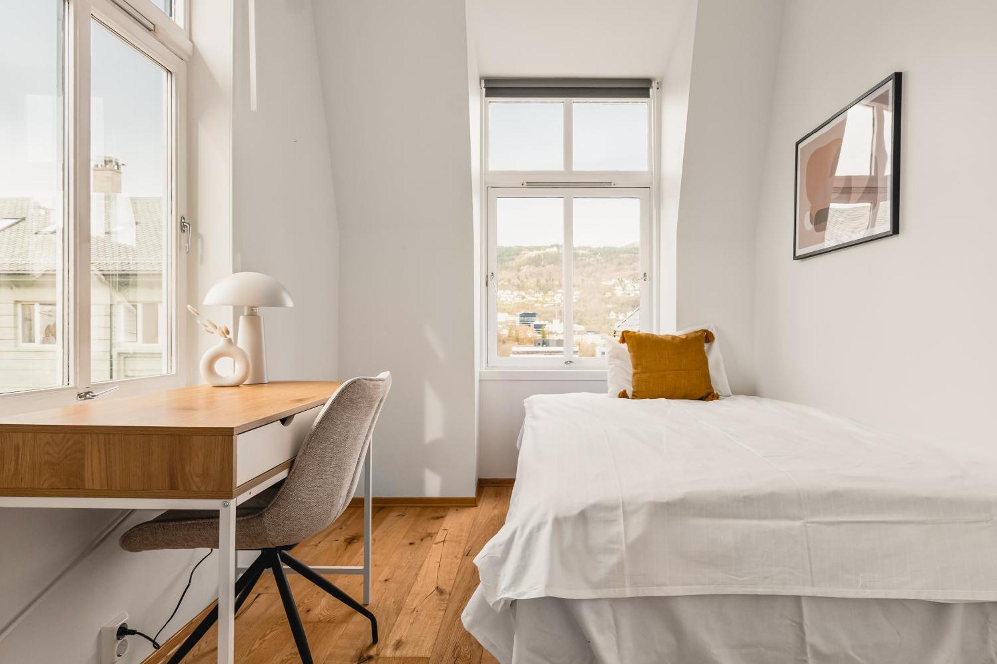 Apartment 2-story Top Floor I 3x Work Space I Shared Garden Bergen