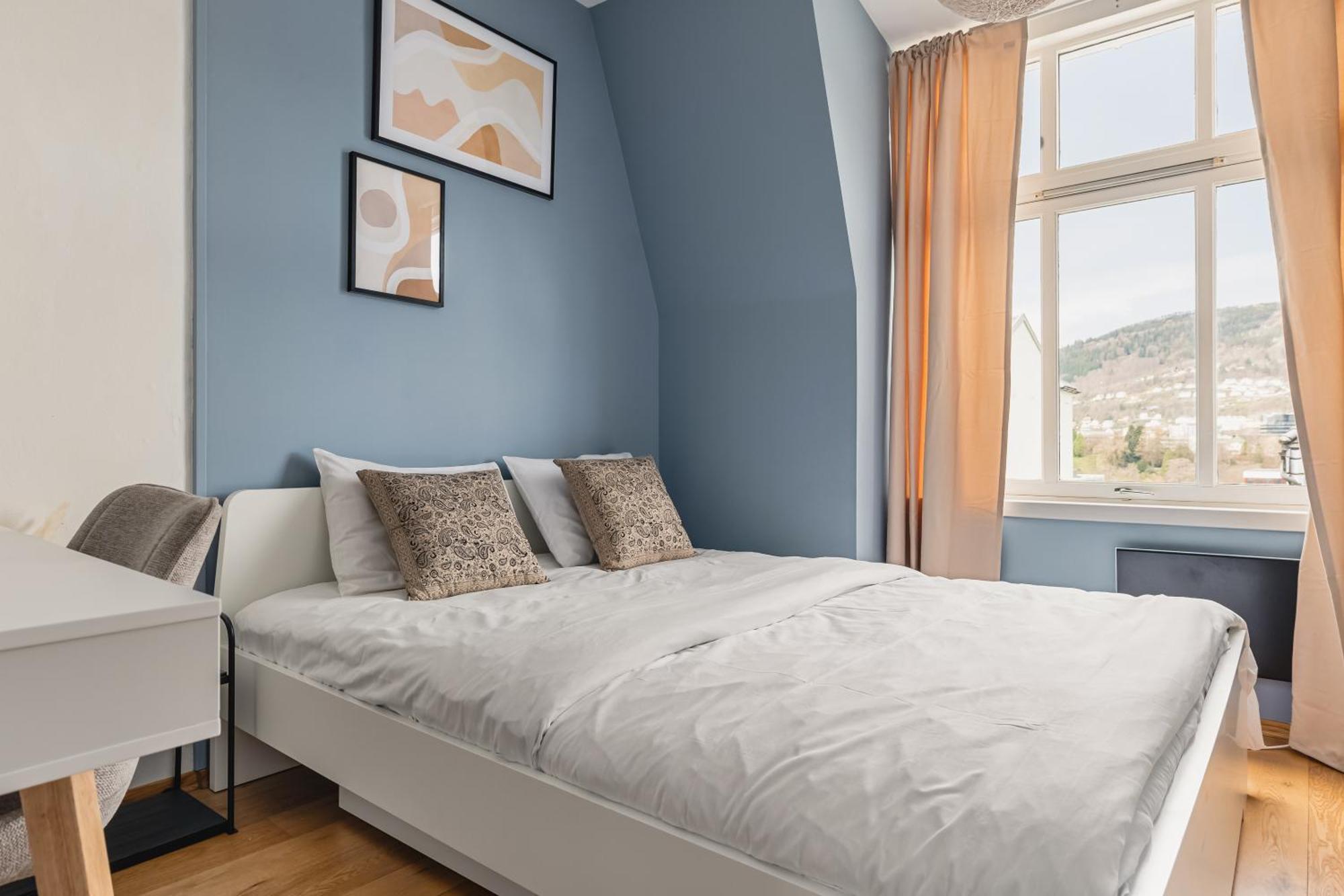 2-story Top Floor I 3x Work Space I Shared Garden Apartment Bergen