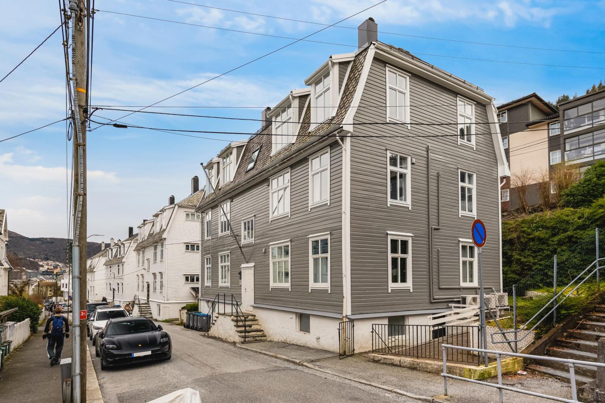 Apartment 2-story Top Floor I 3x Work Space I Shared Garden Bergen