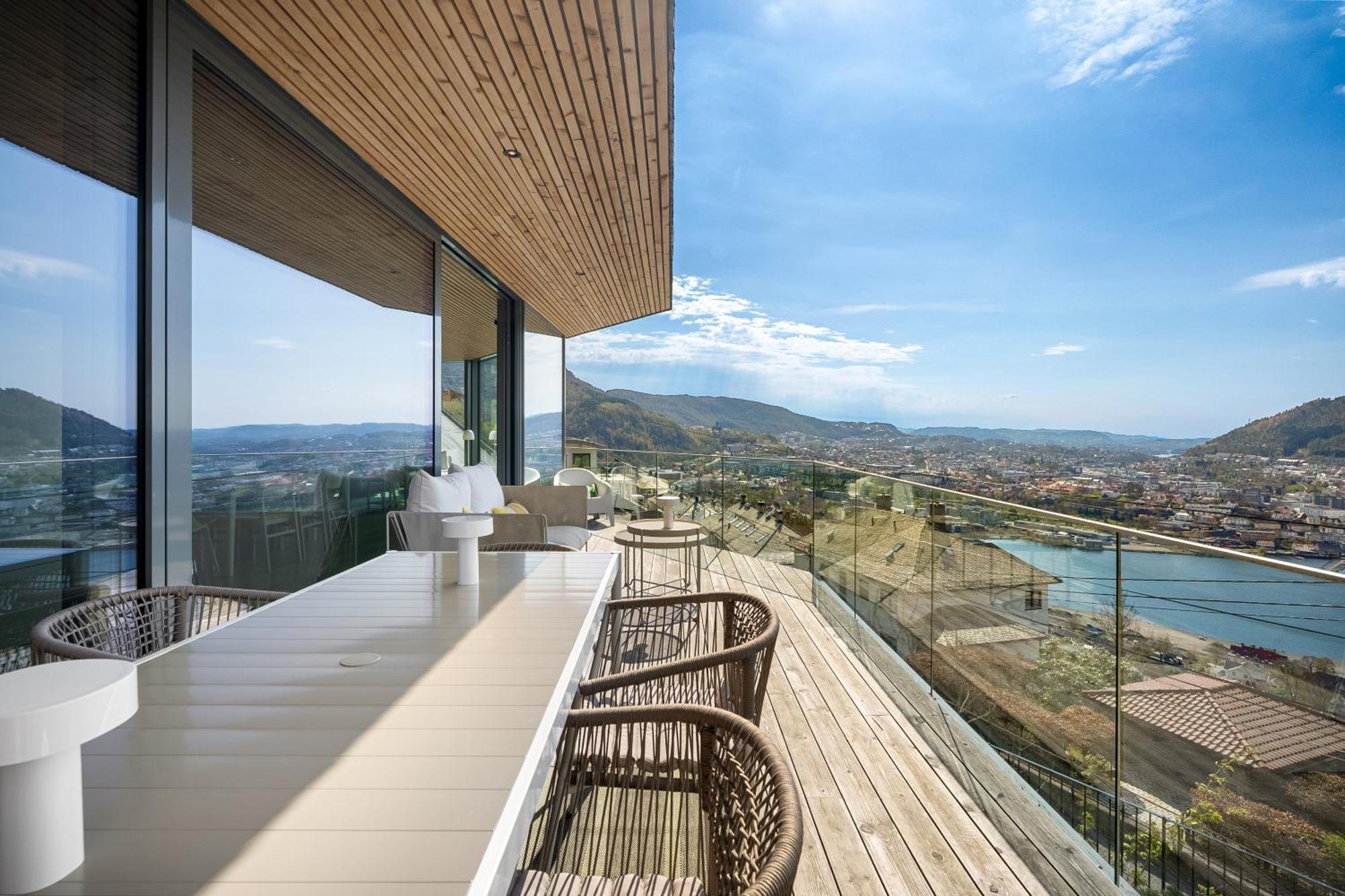 Amazing View - 5 Bedrooms - New House - Modern And Exclusive