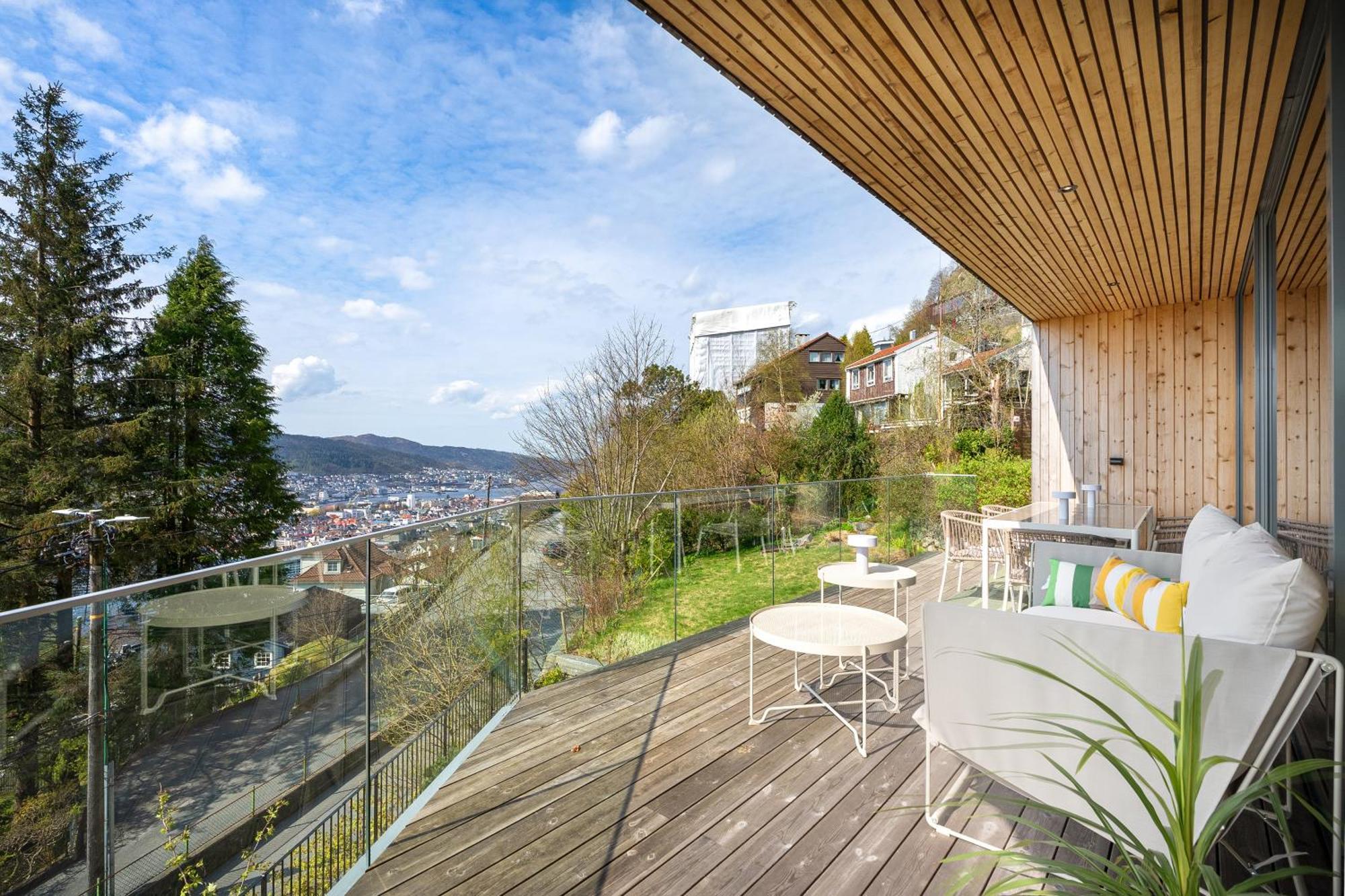 Amazing View - 5 Bedrooms - New House - Modern And Exclusive *
