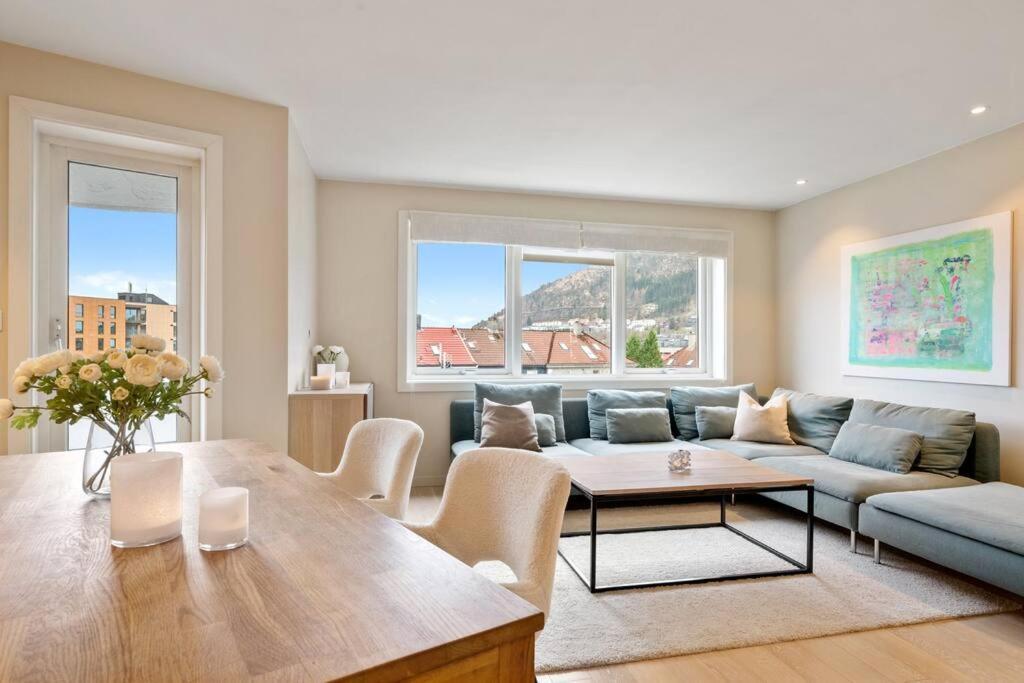 Scandinavian Style Apartement! Balcony And Stunning Views! Apartamento