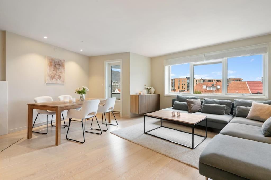 Scandinavian Style Apartement! Balcony And Stunning Views! Bergen