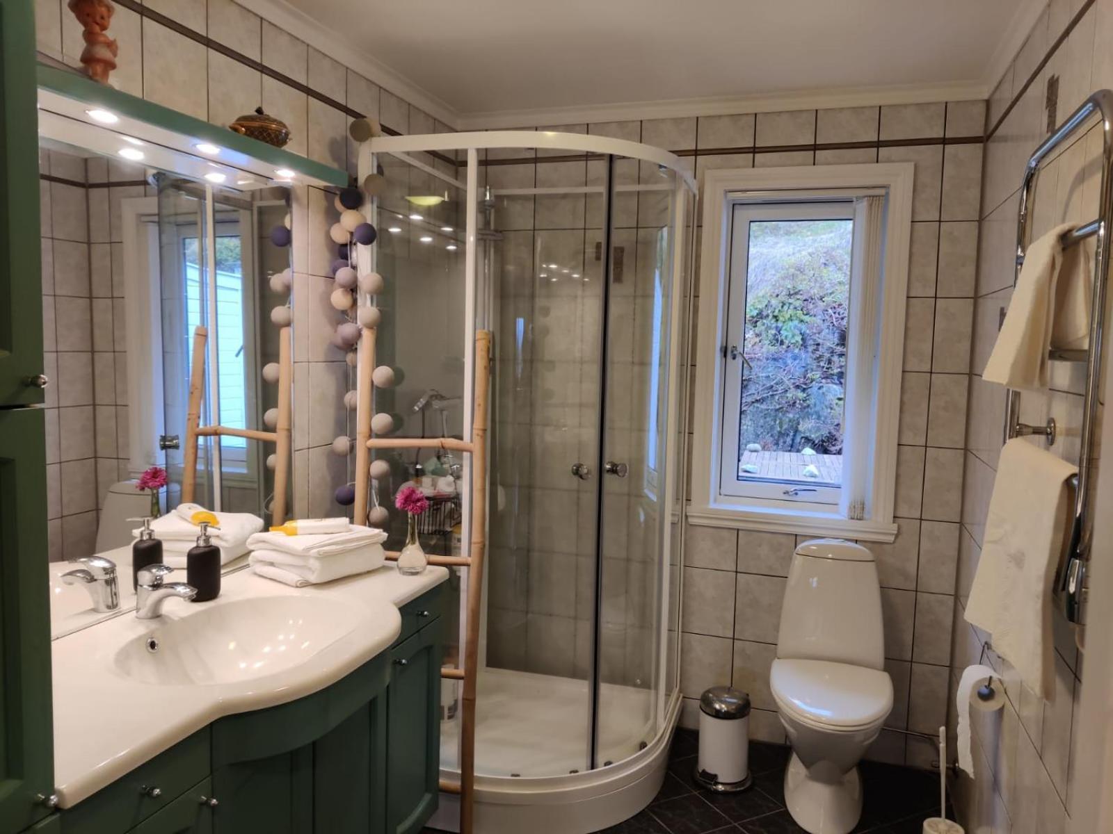 Holiday home Nearby Bergen, Midtunlia 27d