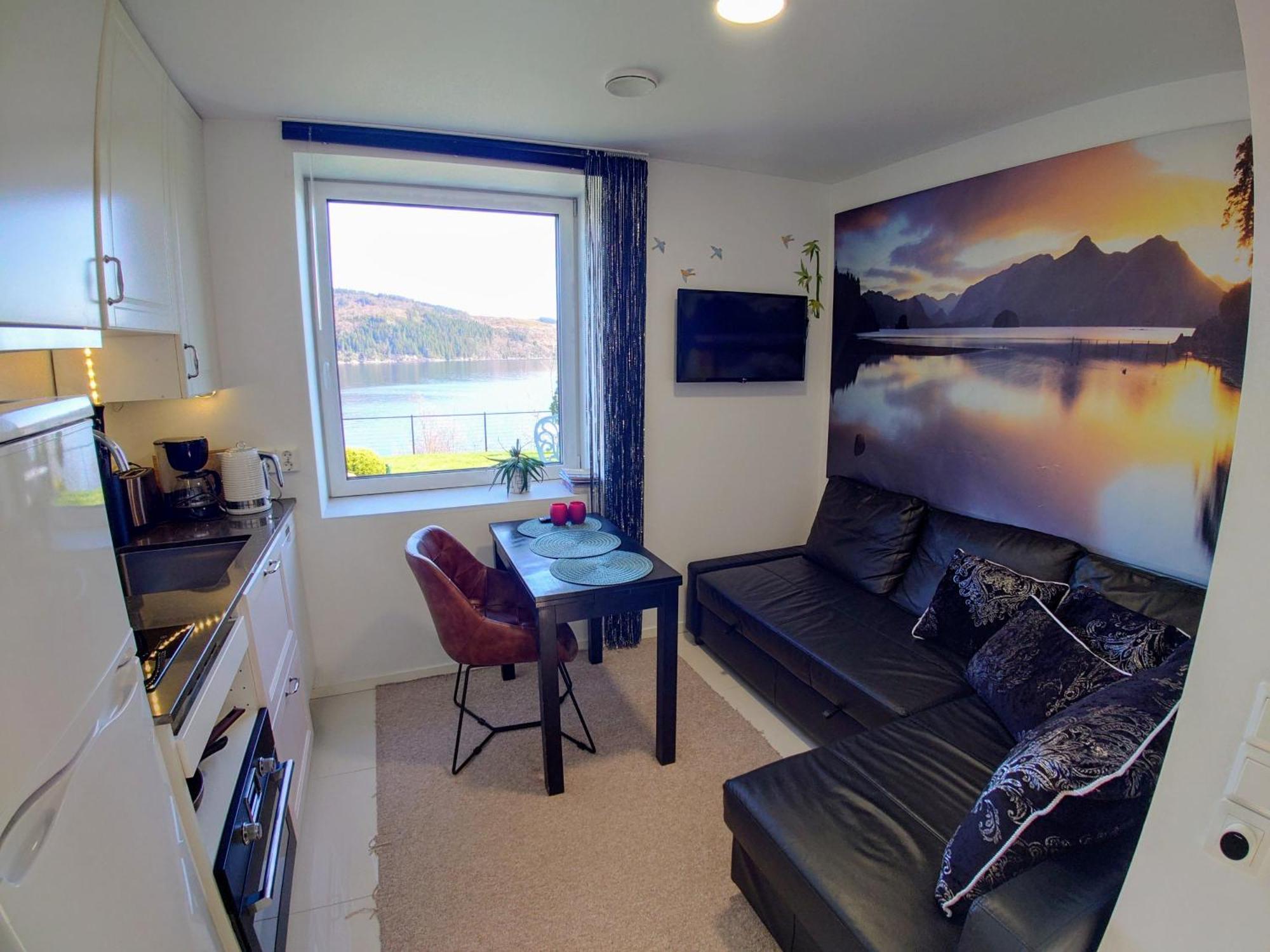 Sunrise - Self Check In - Free Parking Apartment *