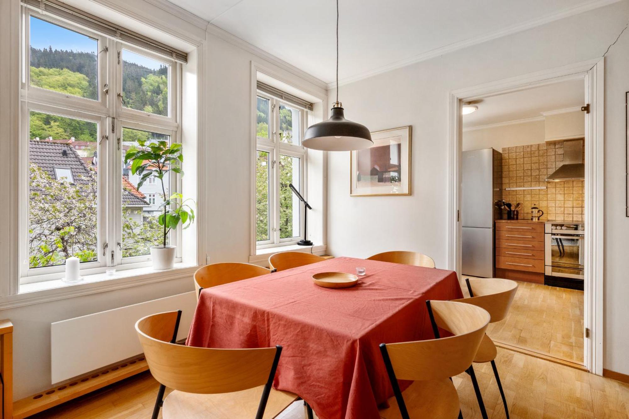Spacious 3-bedroom For 8 By Bryggen