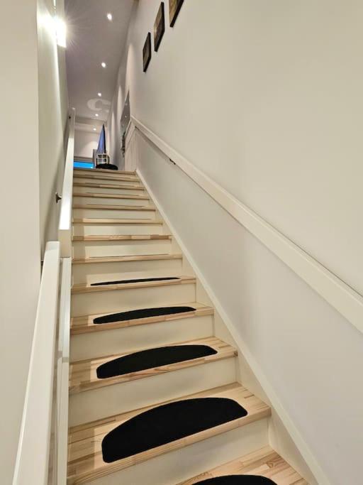 Koselig Enderekkehus I Nybygg! Apartment *