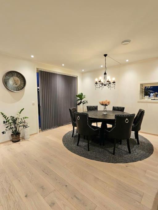Apartment Koselig Enderekkehus I Nybygg! *