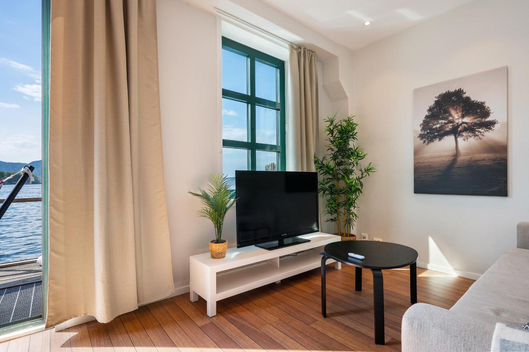 New! Sea Front Apt. With Terrace Above The Sea! Lägenhet Bergen