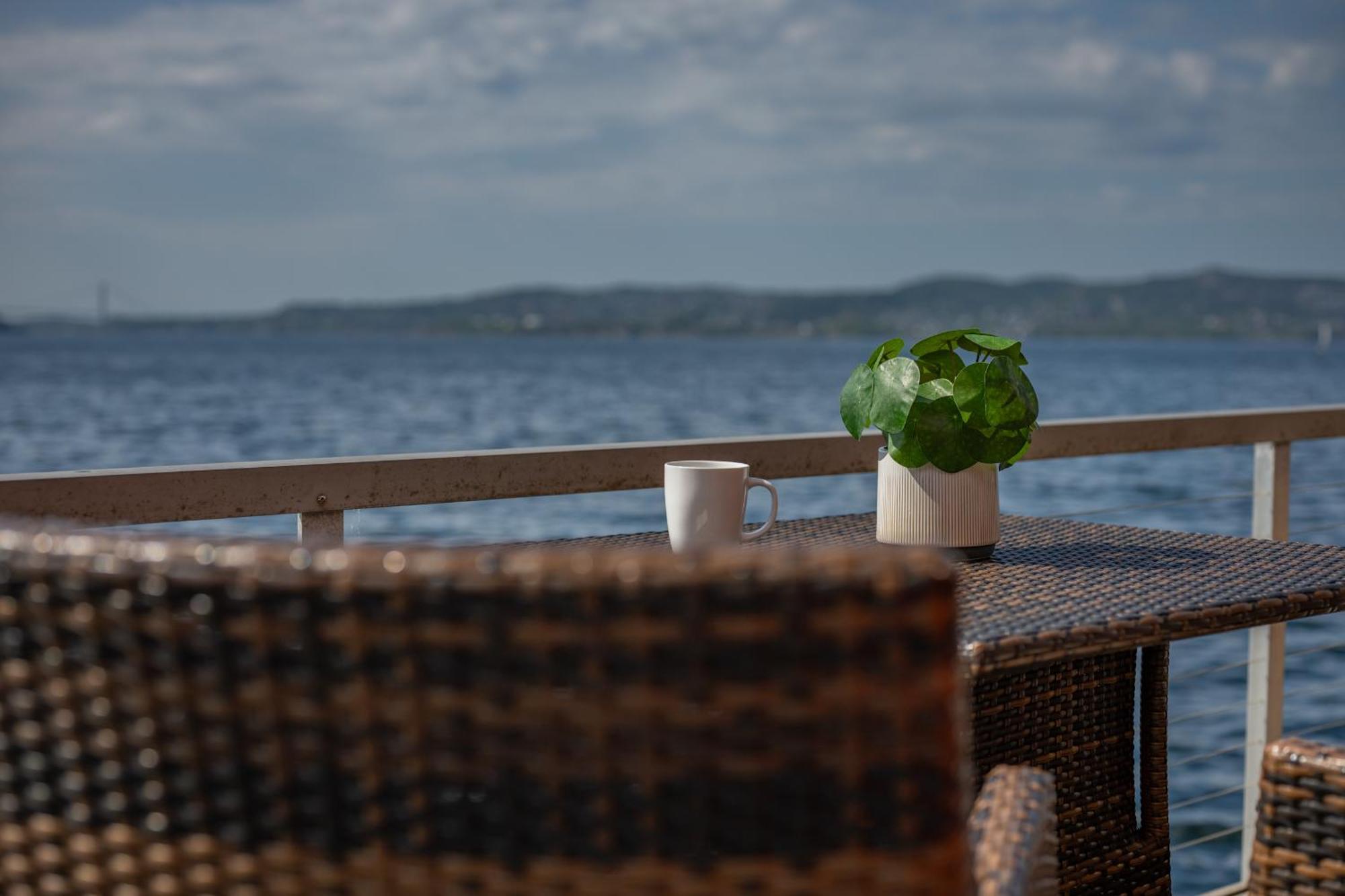 New! Sea Front Apt. With Terrace Above The Sea! Lägenhet *