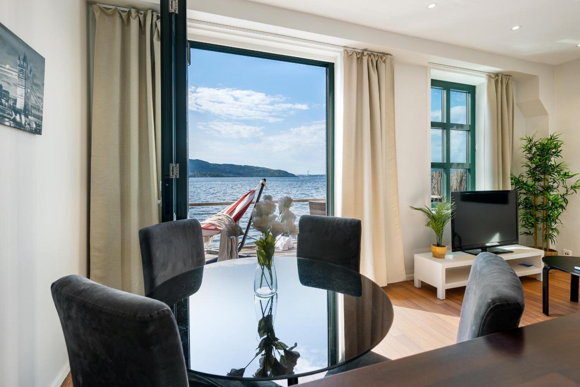 New! Sea Front Apt. With Terrace Above The Sea! Lägenhet Bergen