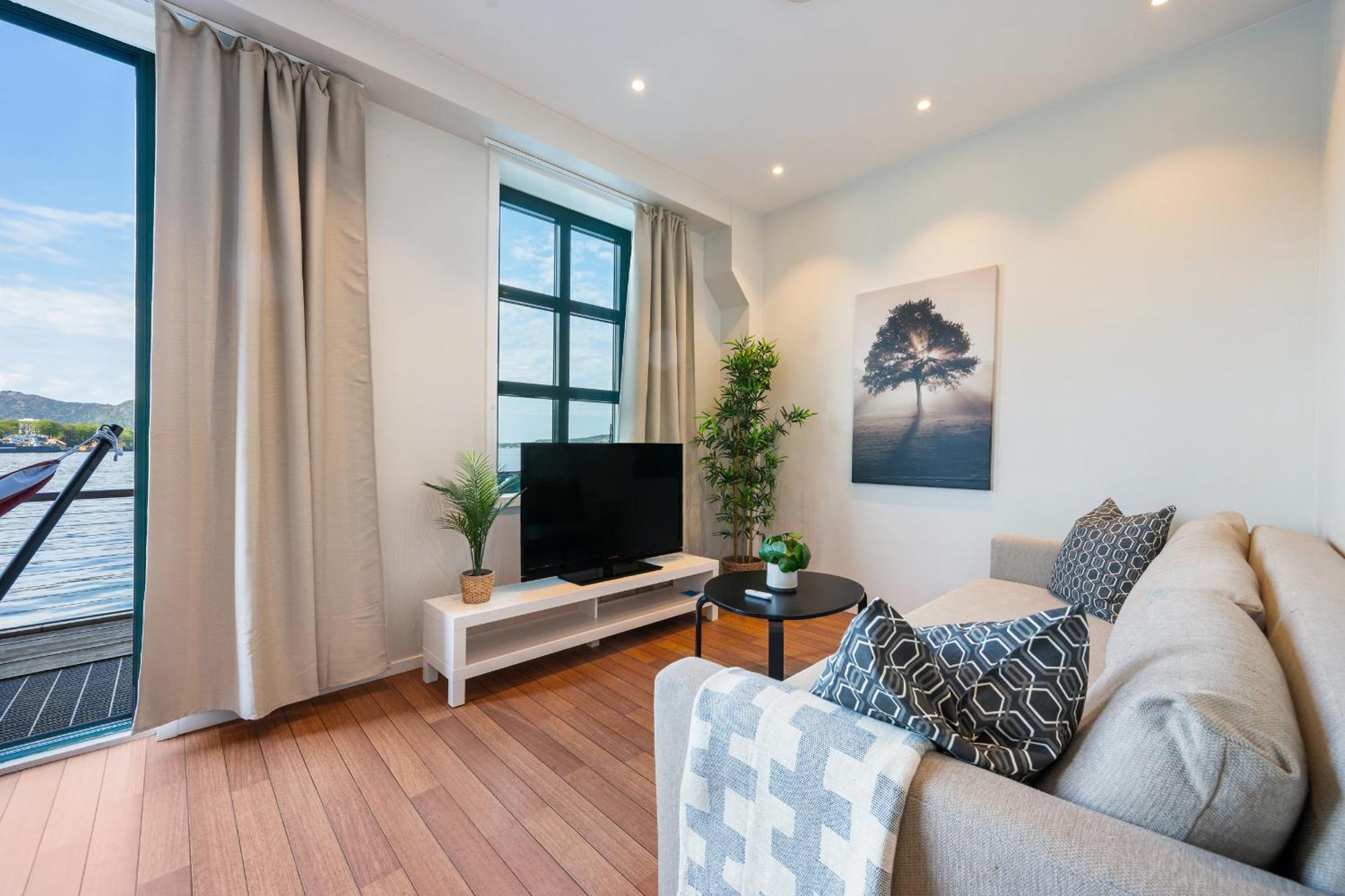 Lägenhet New! Sea Front Apt. With Terrace Above The Sea!