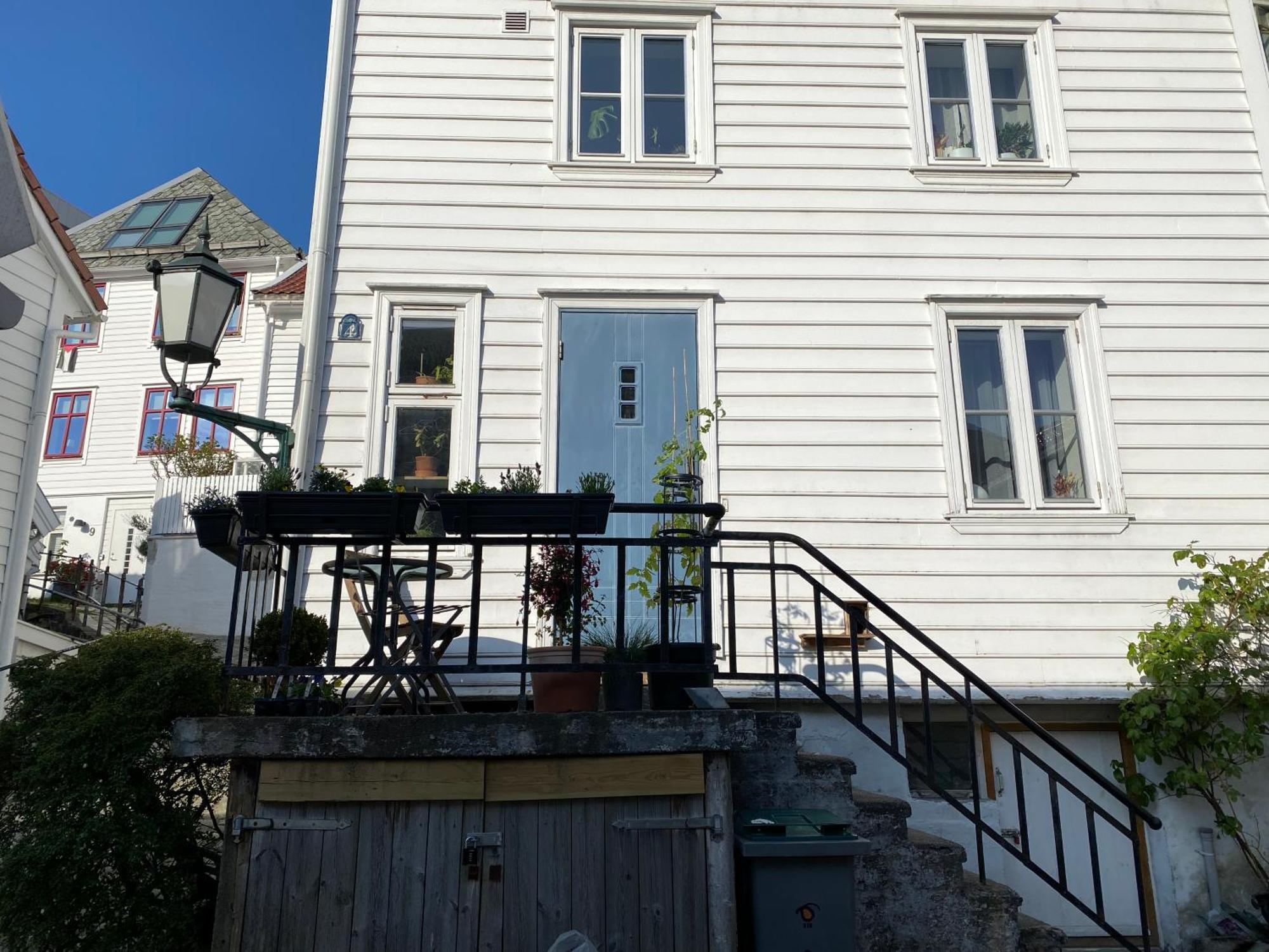 Apartment Entire Renovated Apartment From 1780 With Kitchen, Bath, Bedroom, And Living Room In Skuteviken Bergen