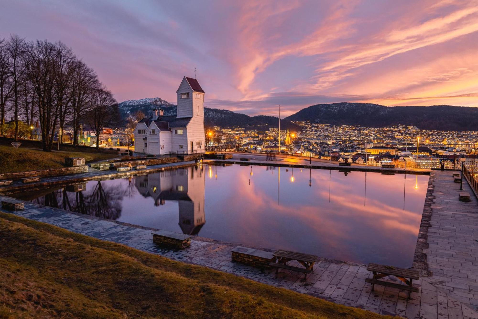 Apartment Dinbnb I Luxury Behind Bryggen I Renovated 2024