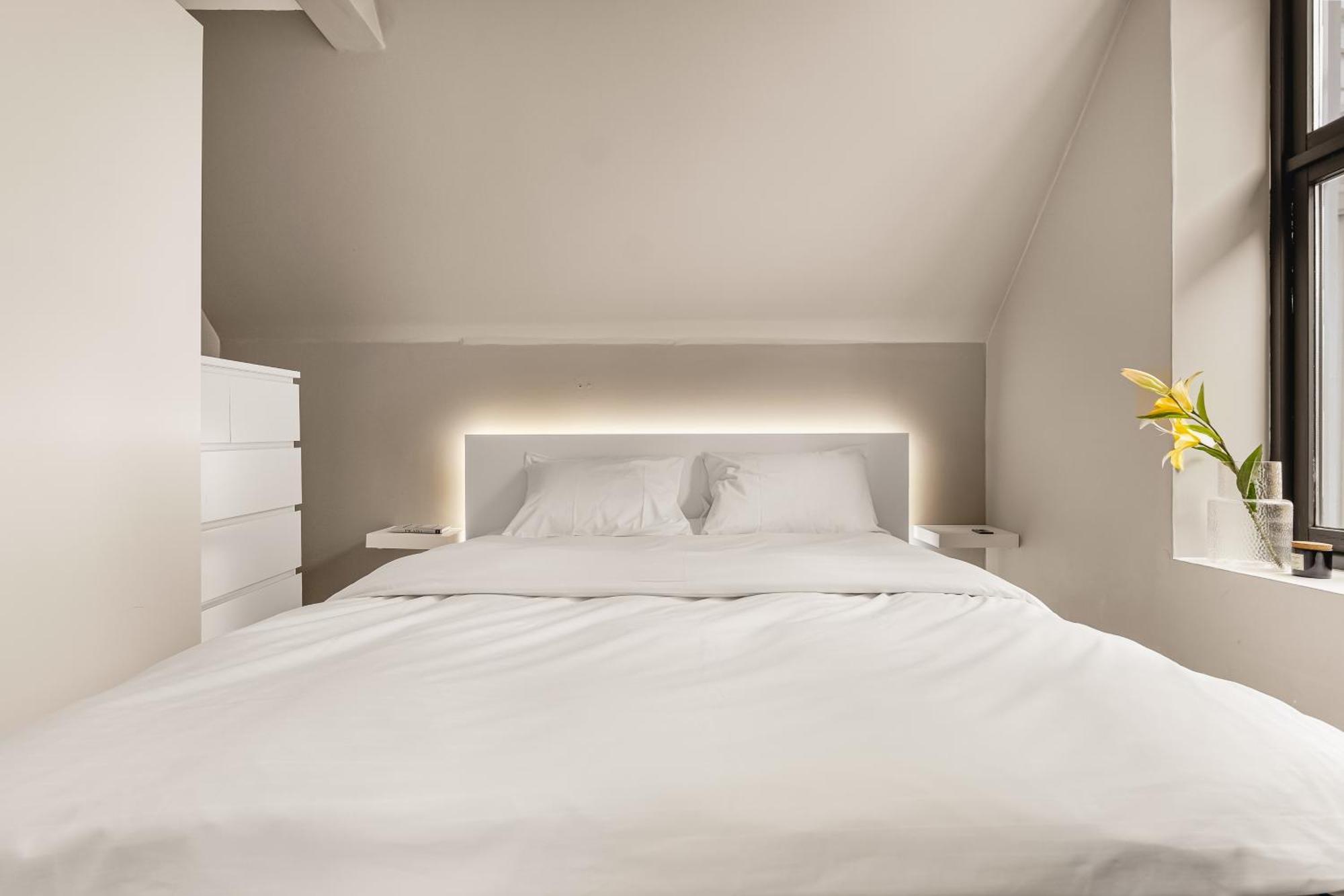 Top-floor W/ Private Patio And Work Space Bergen