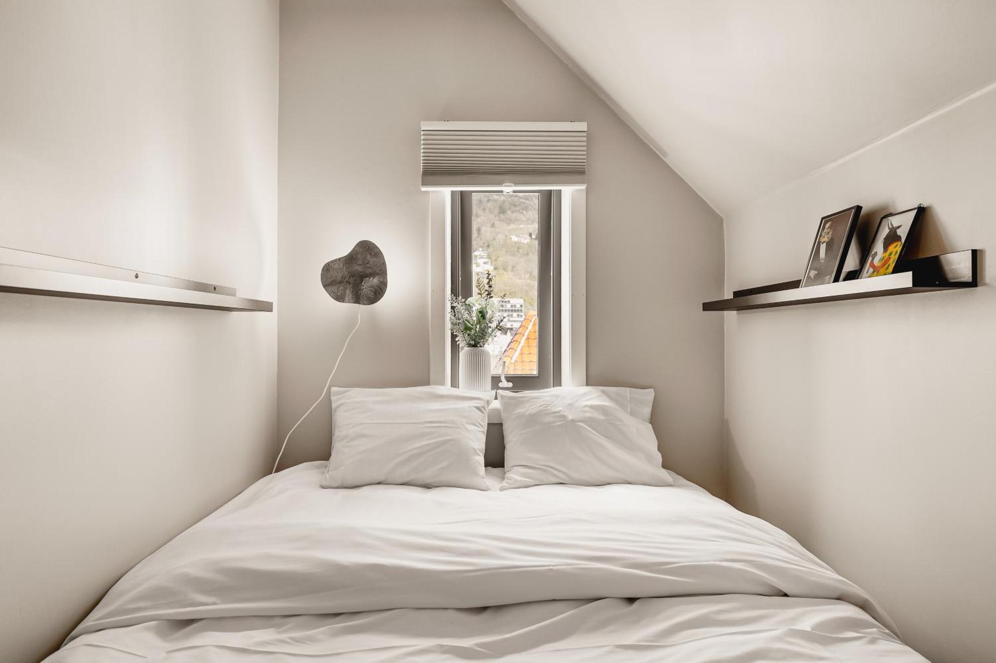 Top-floor W/ Private Patio And Work Space Apartment Bergen