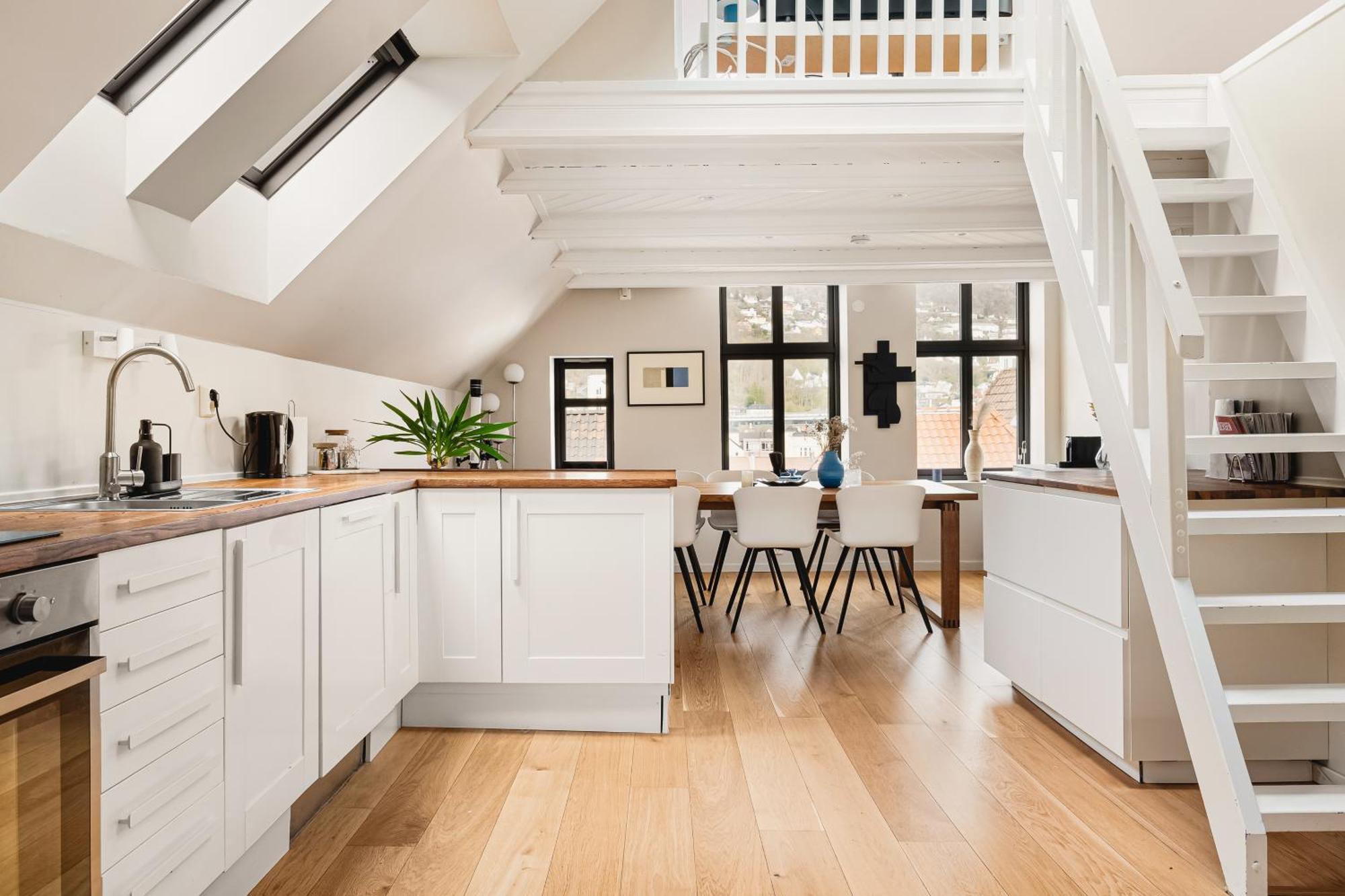 Apartment Top-floor W/ Private Patio And Work Space Bergen