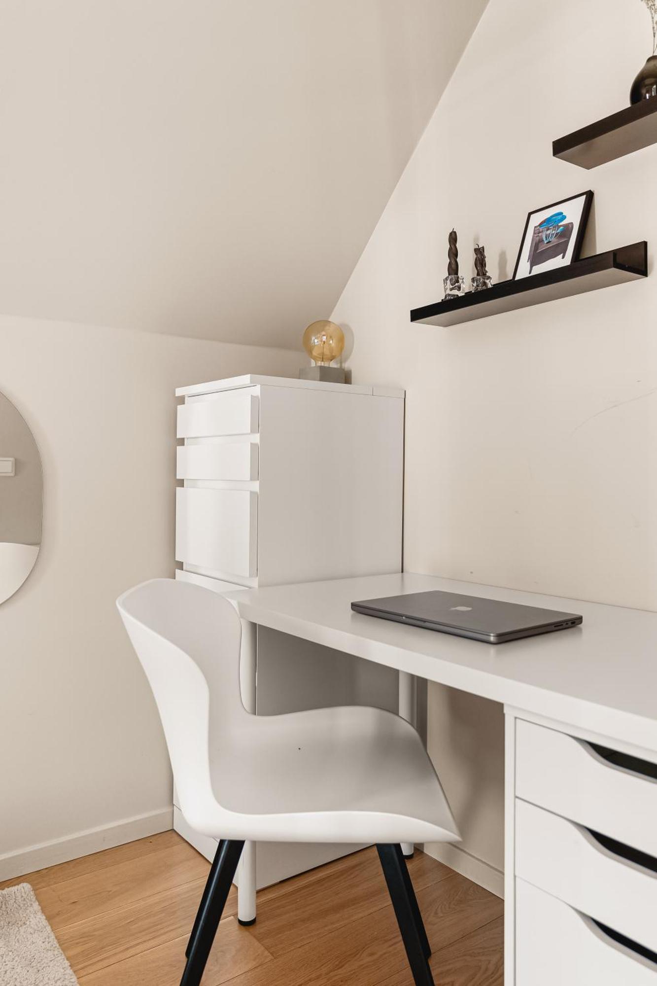 Top-floor W/ Private Patio And Work Space Bergen