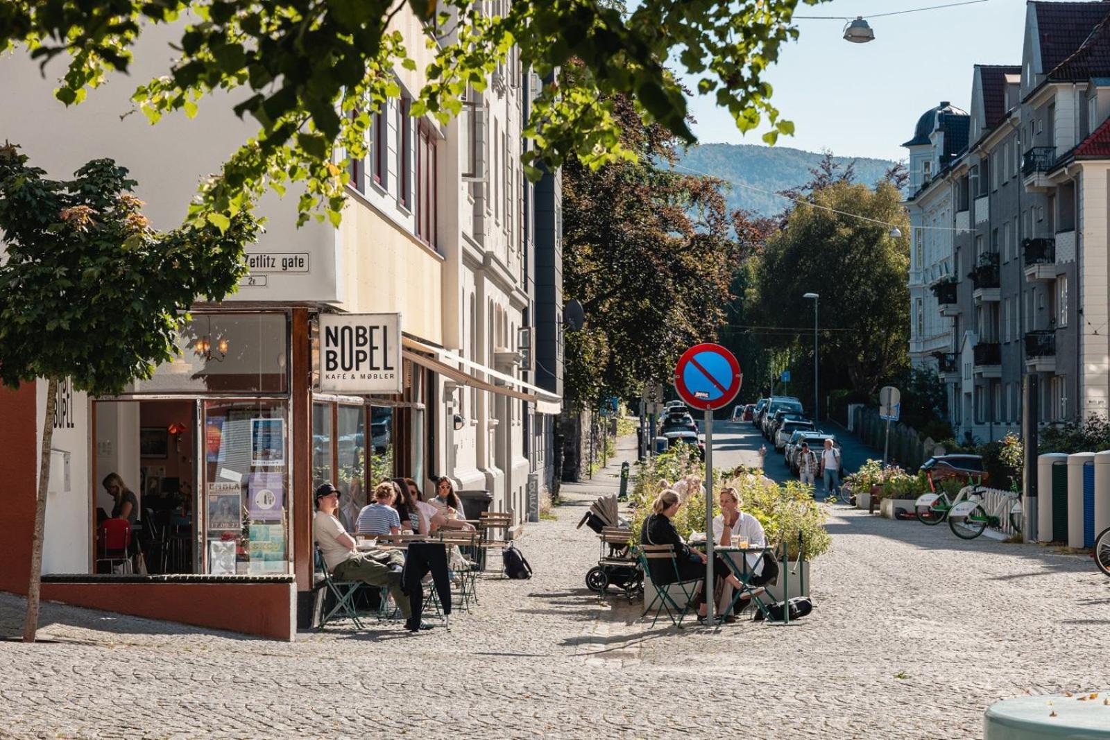 Apartment Top-floor W/ Private Patio And Work Space Bergen