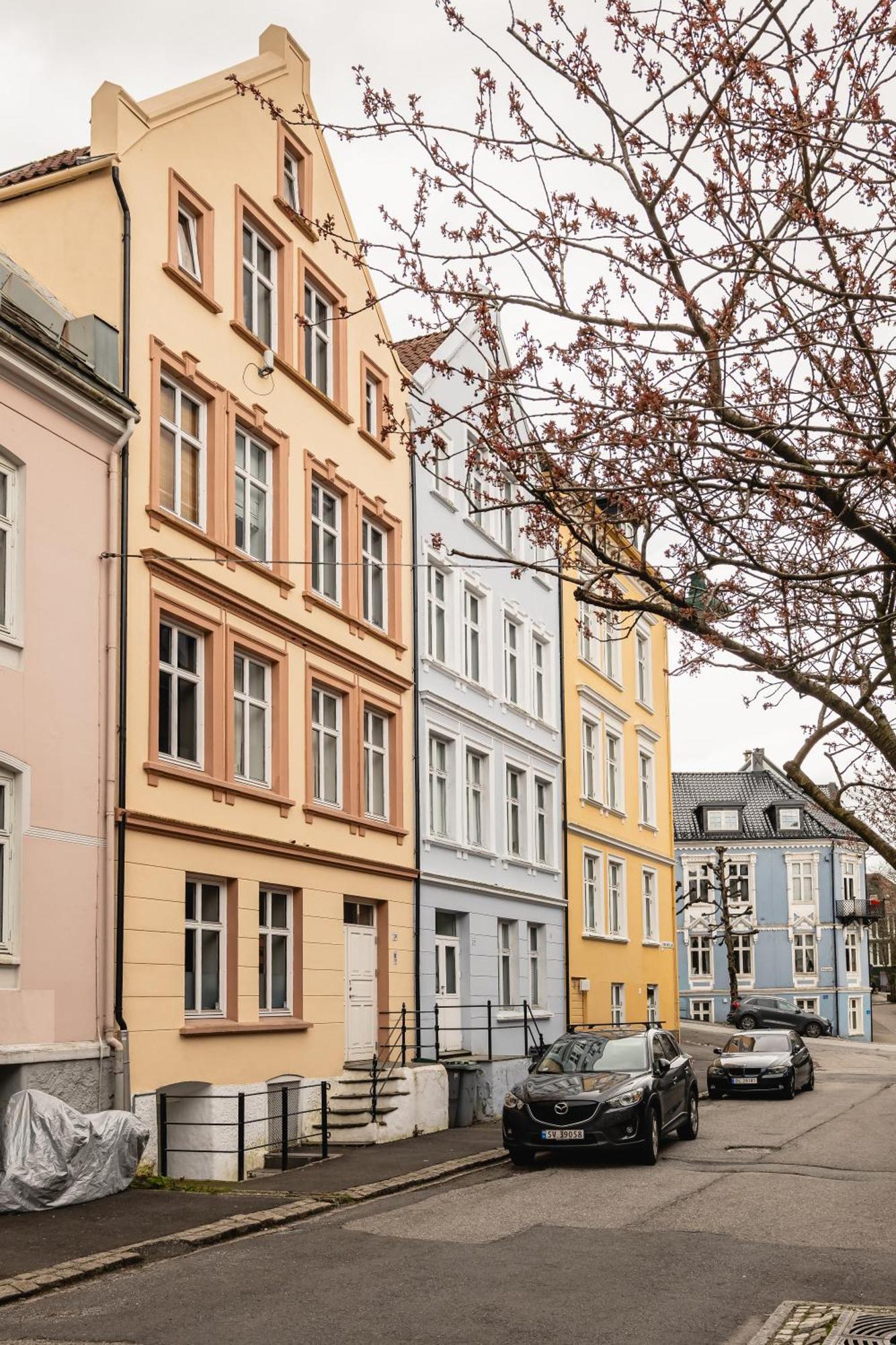 Top-floor W/ Private Patio And Work Space Bergen