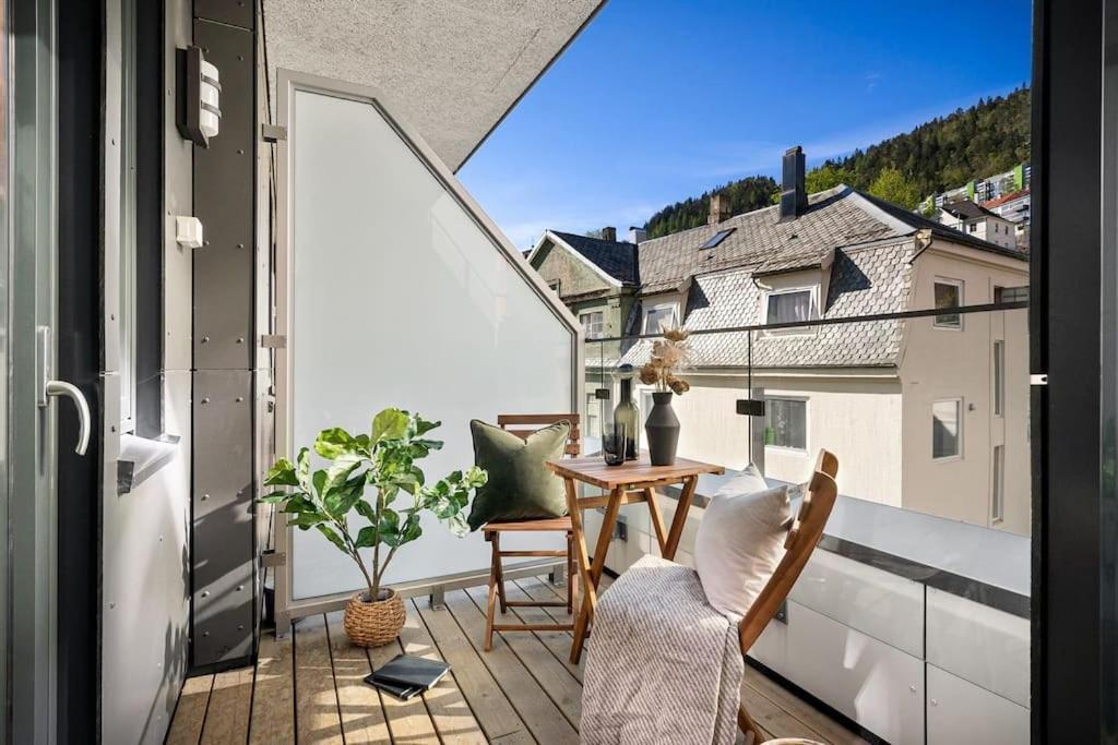 Apartment Modern With Balcony Bergen