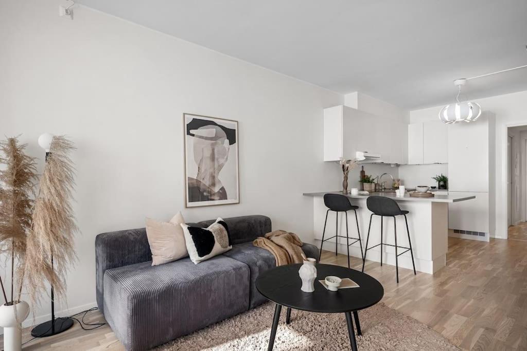 Modern With Balcony Apartment *