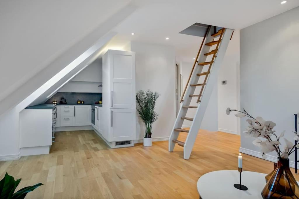 Apartment Sentral 3-roms Leies Ut, Pluss Ekstra Hems! *