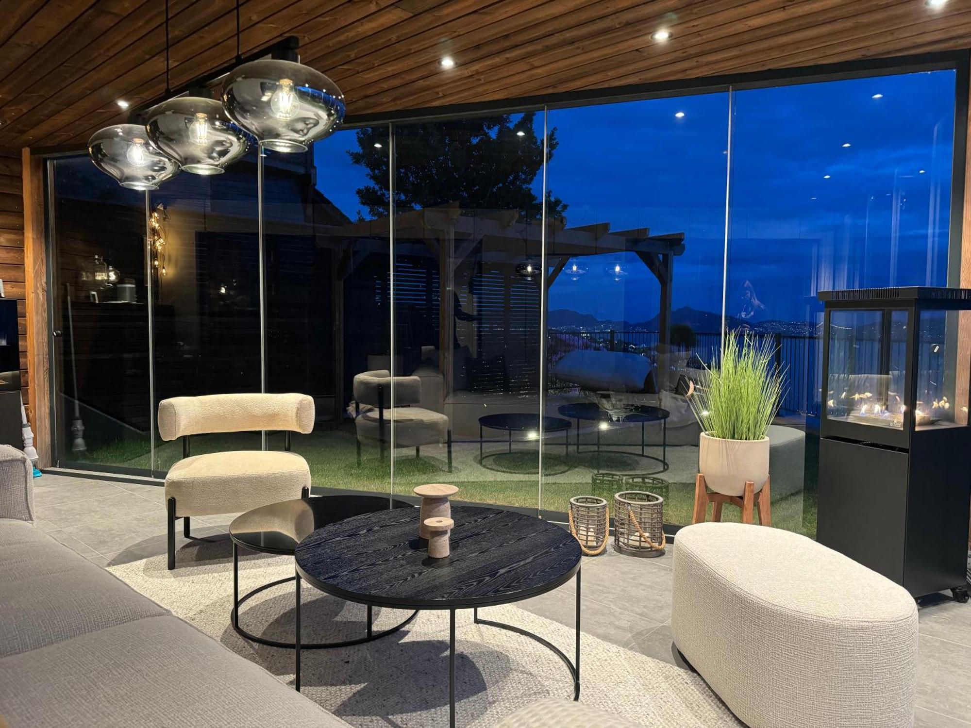 Apartamento Sjoutsikt, Jacuzzi Og Solfylt *