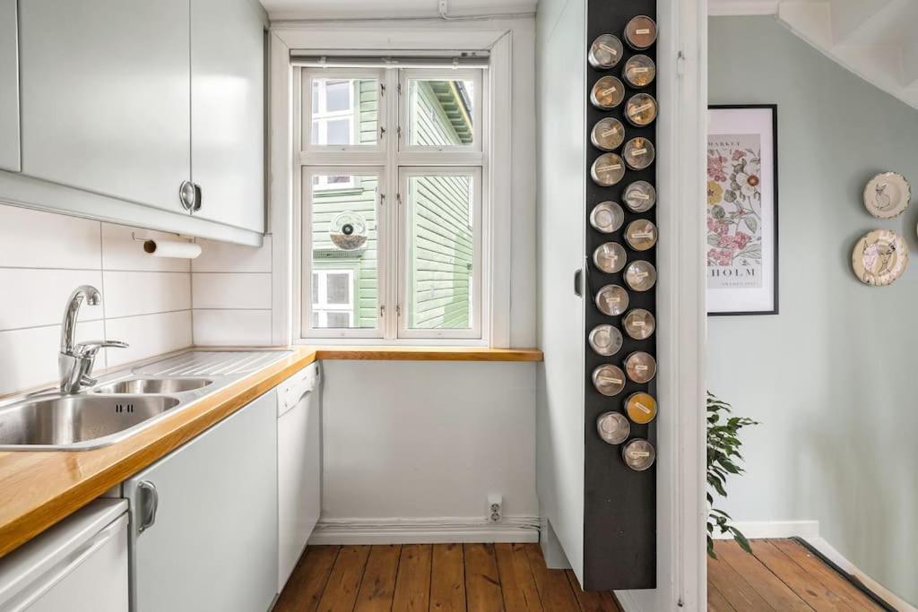 Det Lille Rode Huset Ved Floibanen