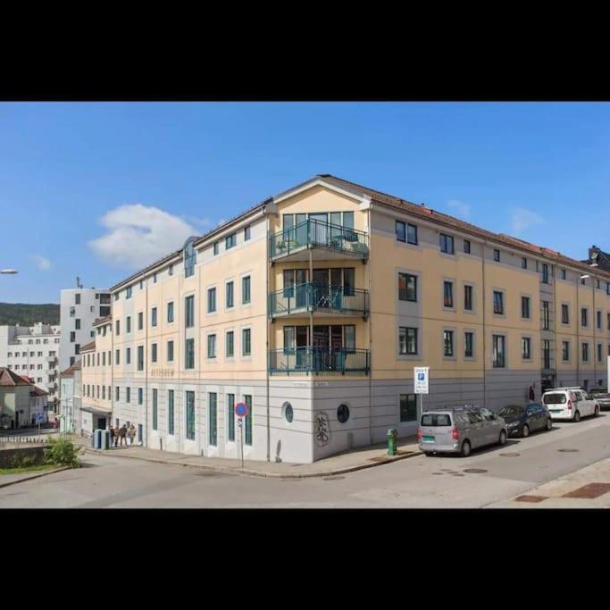 Moderne Leilighet Sentralt I *