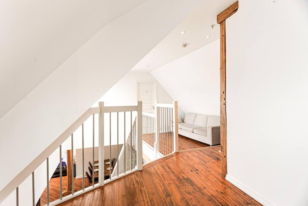 Large Seafront Penthouse With Four Bedrooms! Apartment Bergen