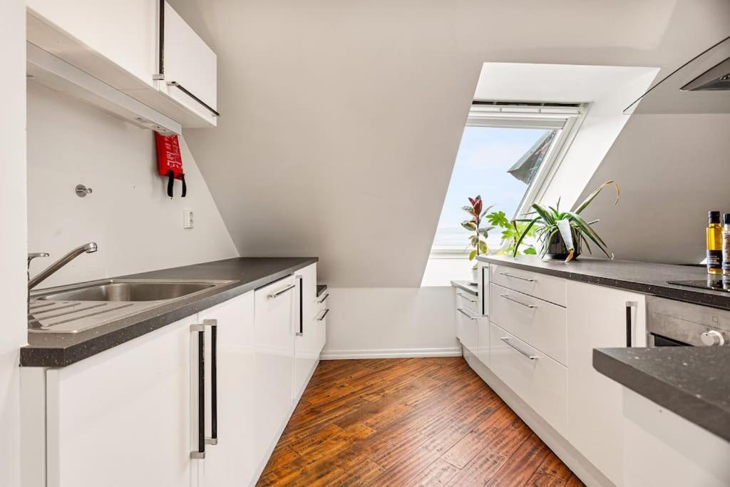 Large Seafront Penthouse With Four Bedrooms! Bergen