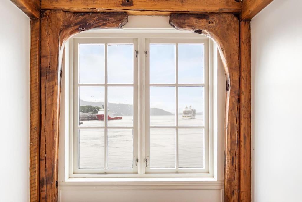 Apartment Large Seafront Penthouse With Four Bedrooms! *