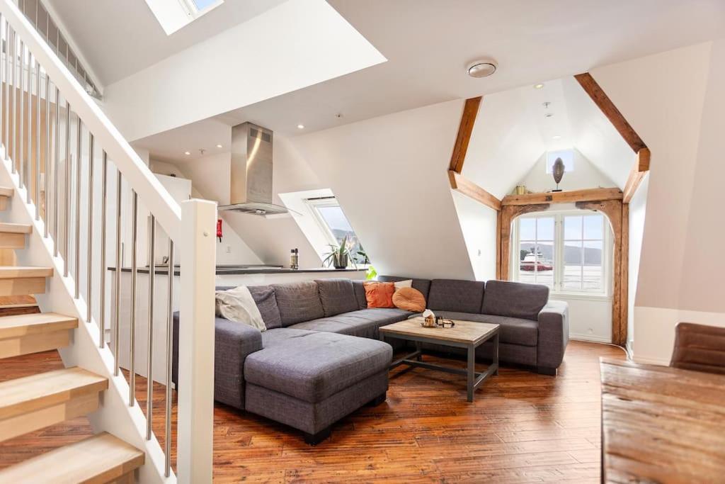 Large Seafront Penthouse With Four Bedrooms! *