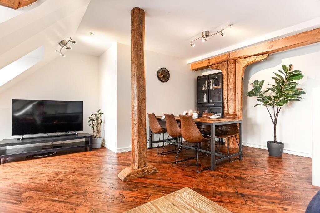 Large Seafront Penthouse With Four Bedrooms!