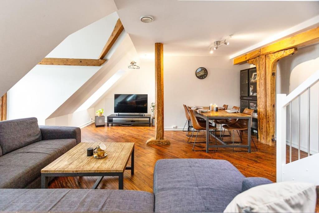 Apartment Large Seafront Penthouse With Four Bedrooms! *