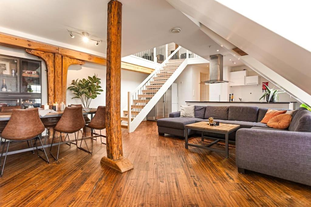 Large Seafront Penthouse With Four Bedrooms!
