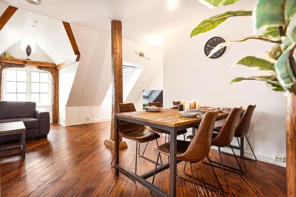 Apartment Large Seafront Penthouse With Four Bedrooms! *