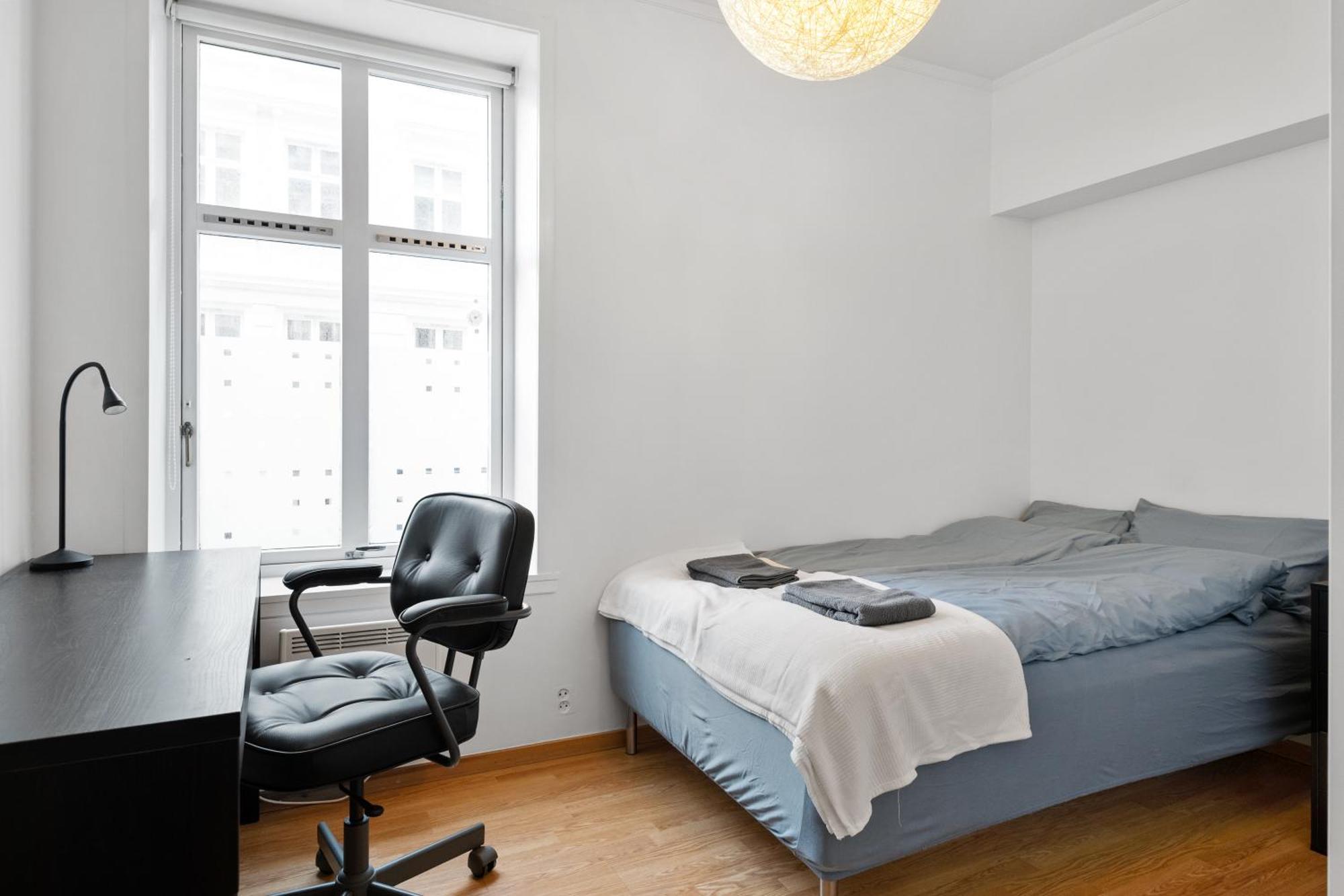 Apartment Bak Bryggen, Moderne Leilighet 2 Soverom Med Balkong