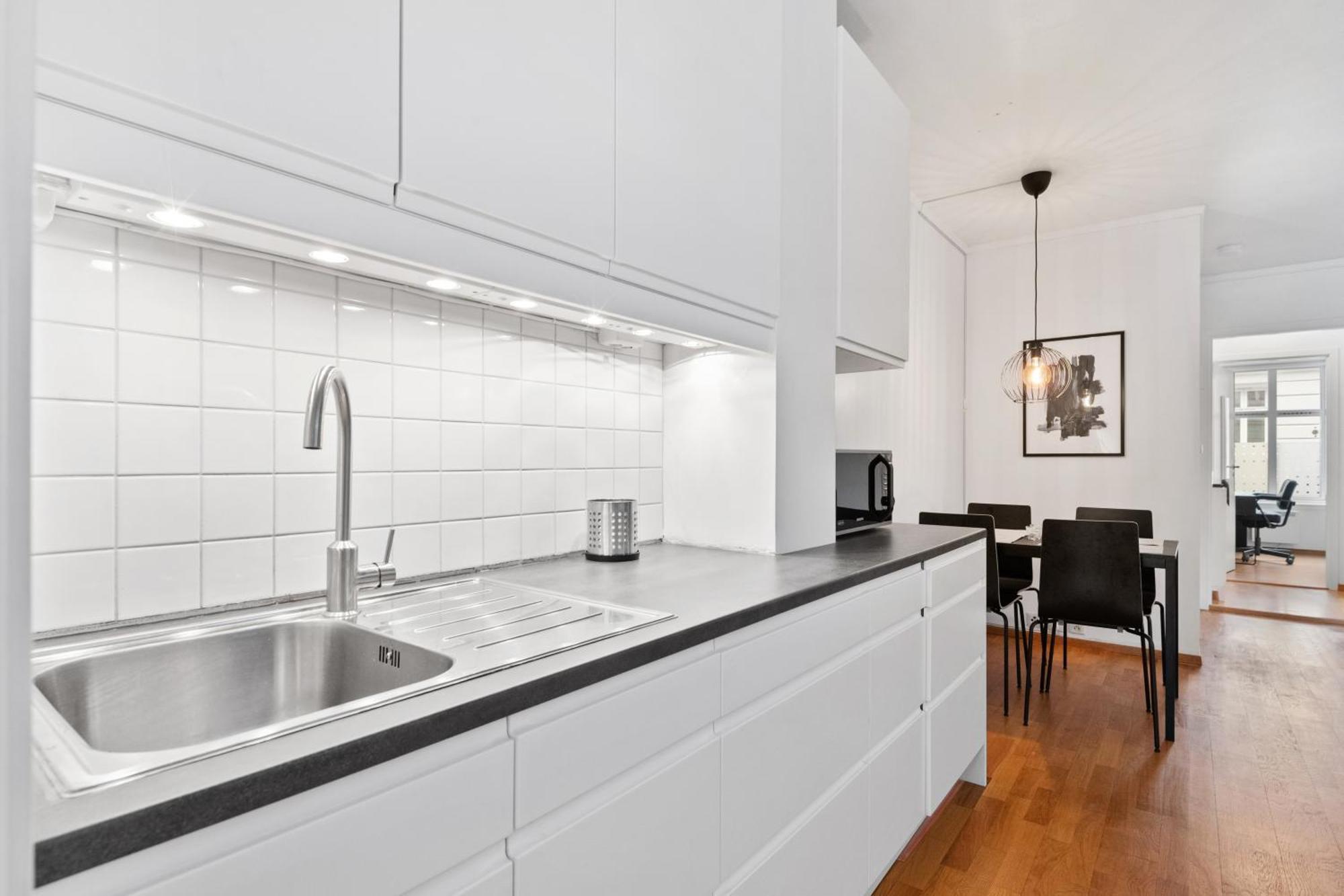 Bak Bryggen, Moderne Leilighet 2 Soverom Med Balkong