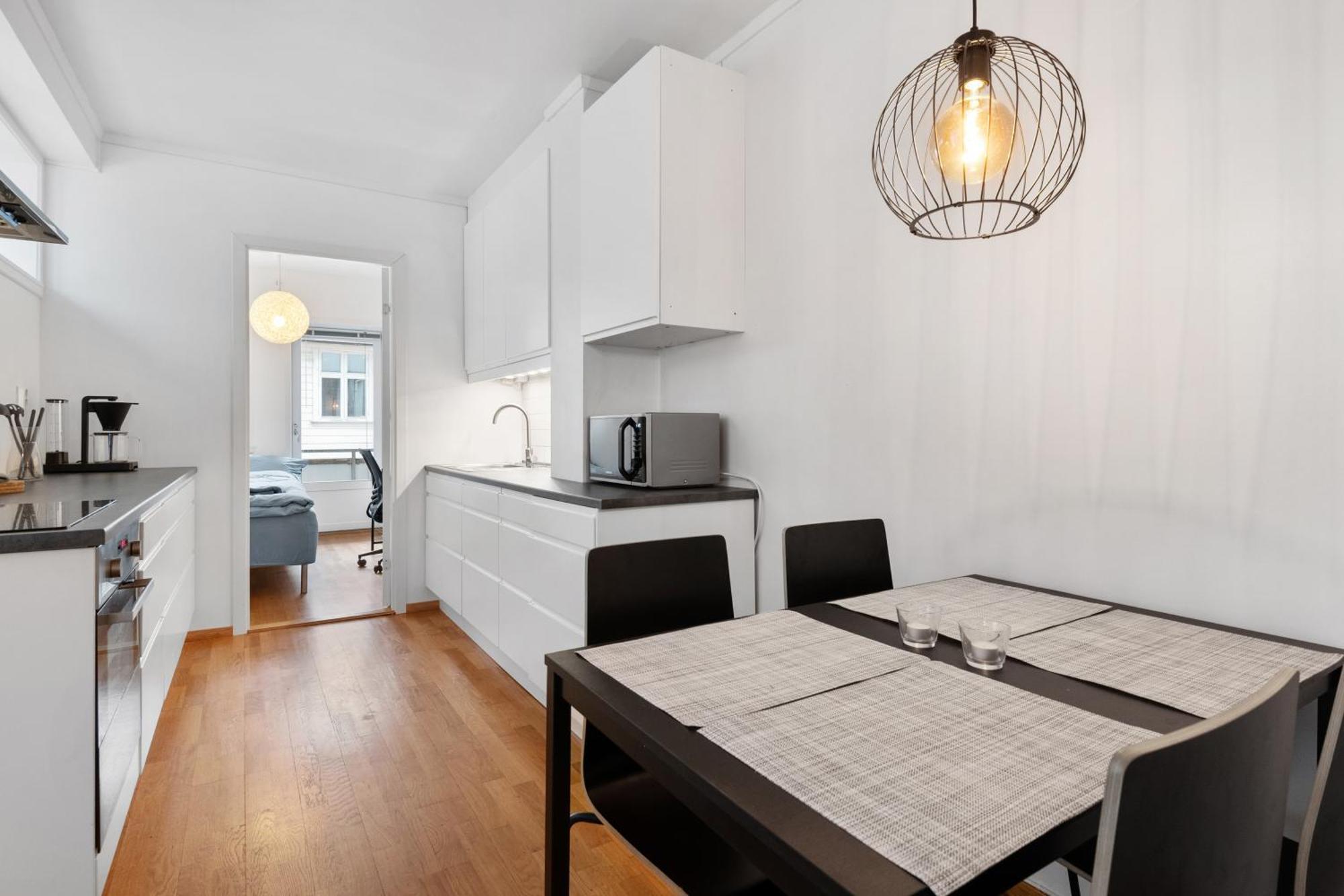 Apartment Bak Bryggen, Moderne Leilighet 2 Soverom Med Balkong Bergen