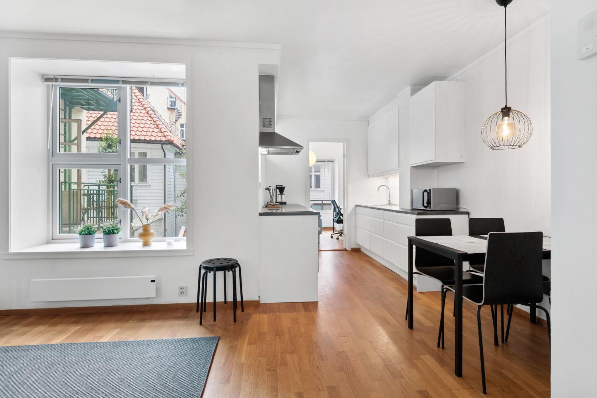 Bak Bryggen, Moderne Leilighet 2 Soverom Med Balkong *