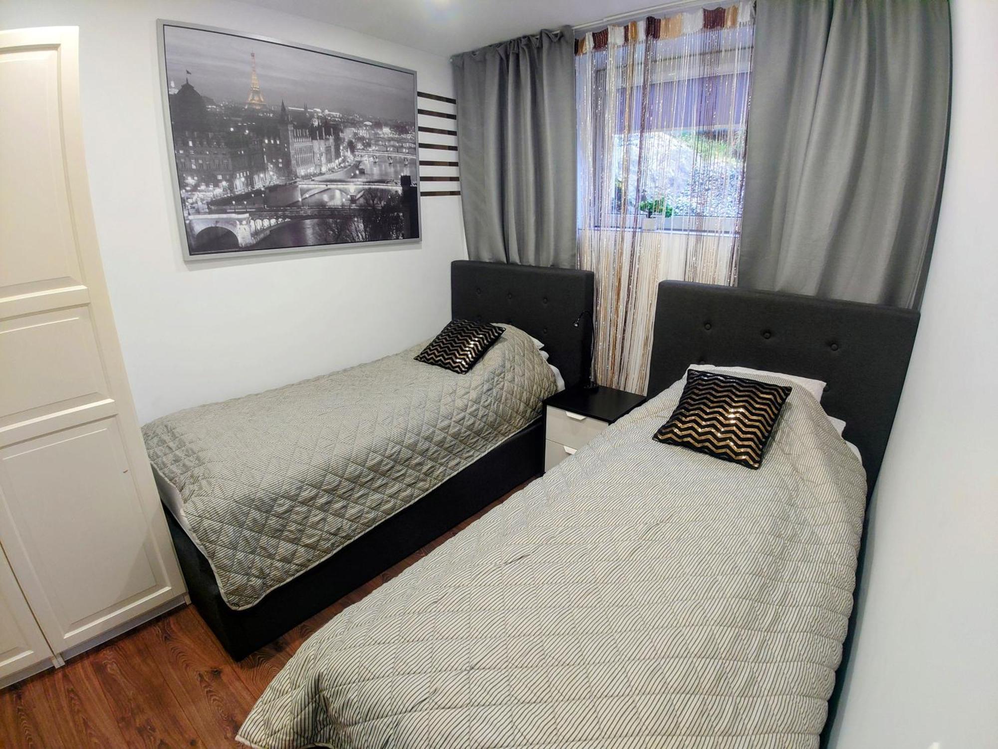 Sunrise - Self Check In - Free Parking Apartment *