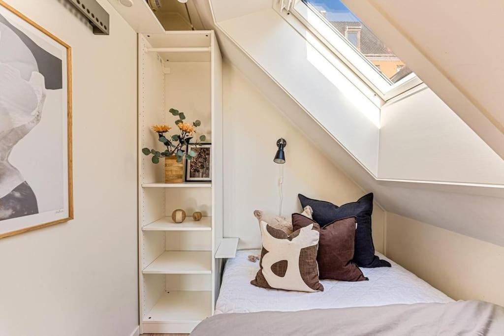 Cozy & Modern Apt In Historic Area Of Bergen! Apartment