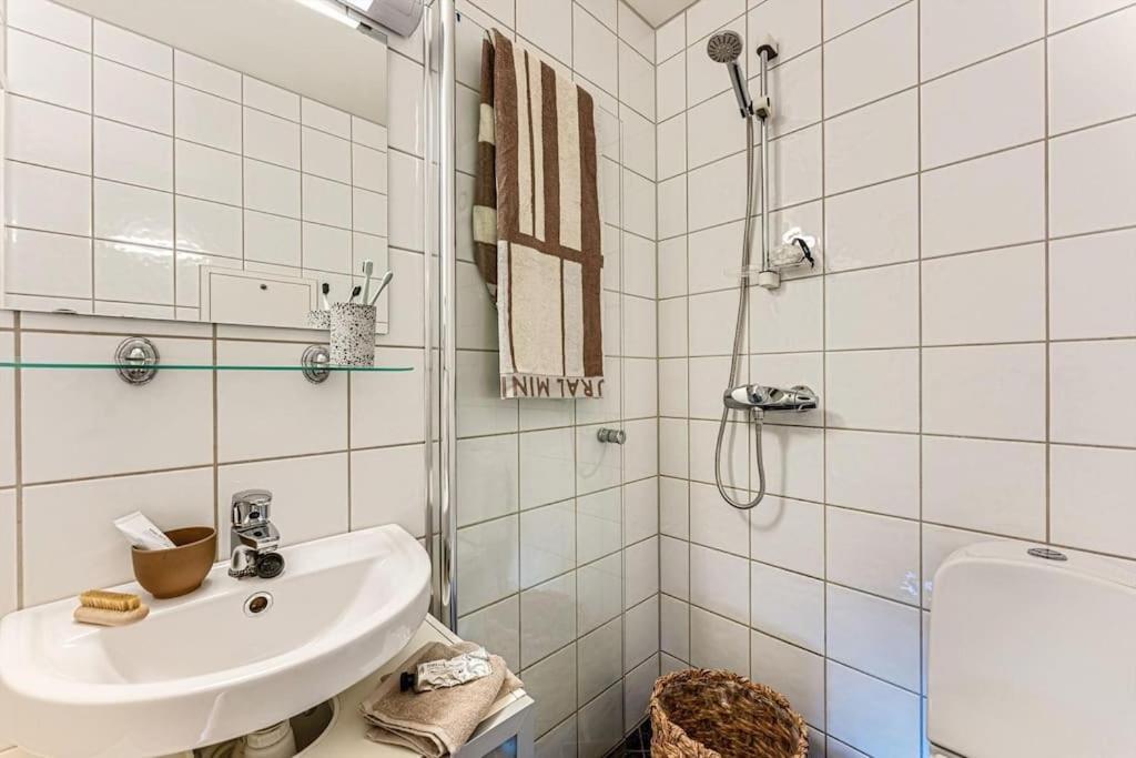 Apartment Cozy & Modern Apt In Historic Area Of Bergen!