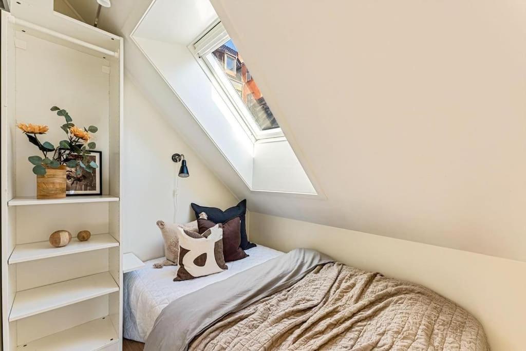 Cozy & Modern Apt In Historic Area Of Bergen! Apartment *