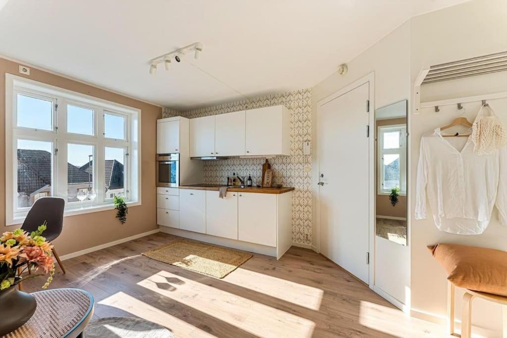 Cozy & Modern Apt In Historic Area Of Bergen! * Bergen