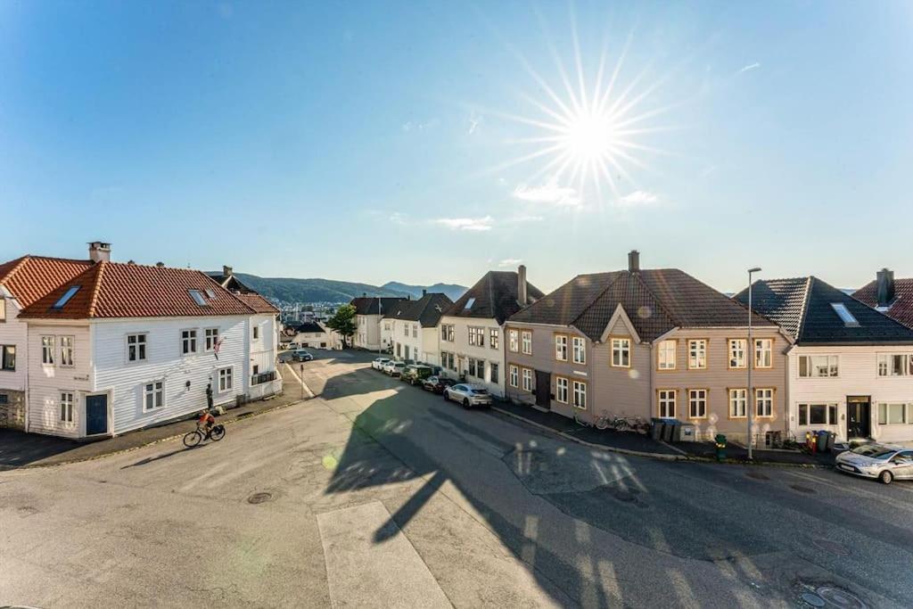 Cozy & Modern Apt In Historic Area Of Bergen! *