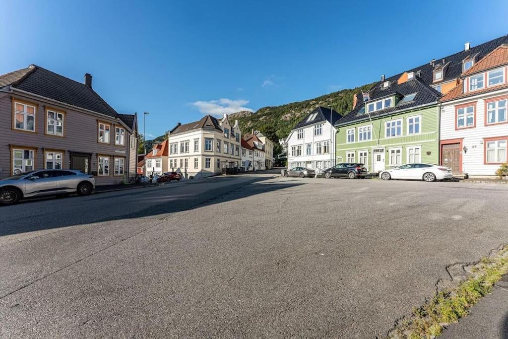 Cozy & Modern Apt In Historic Area Of Bergen! Apartment