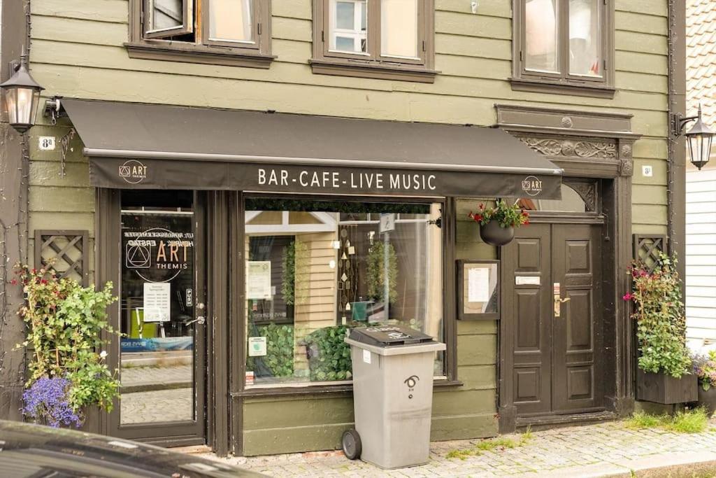 Cozy & Modern Apt In Historic Area Of Bergen! Apartment